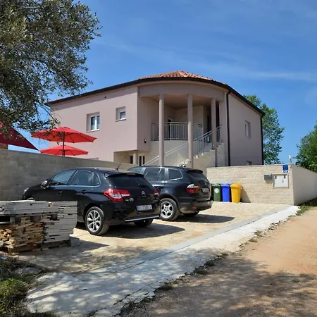 Сasa de vacaciones House Castelo